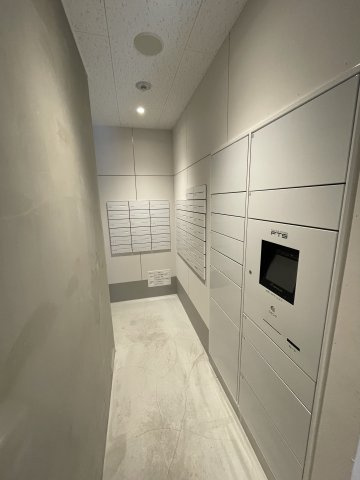 ポレスター東雲レジデンスのその他|清掃なども行き届いた日勤管理です。不在時の荷物受け取りに便利な宅配ボックスを完備しています。