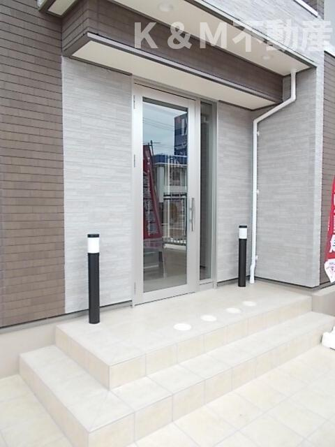 シェーヌⅣのエントランス|落ち着いたエントランスです