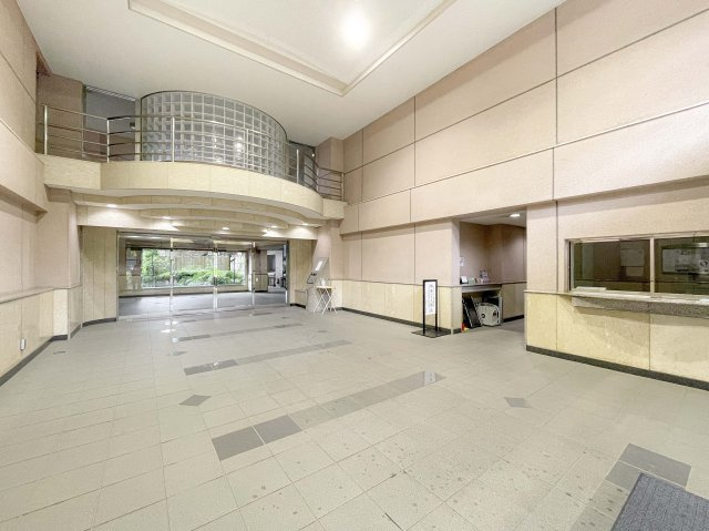 ルイシャトレ新横浜ガーデンスクウェアのエントランス