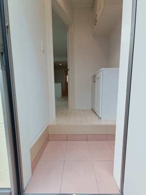 【玄関】 | セントラルビレッジ新町 | 別部屋写真です。