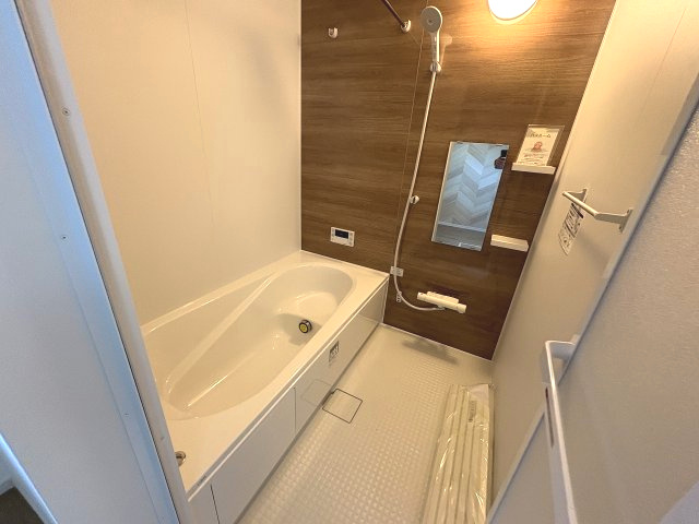 【浴室】 | 糸島市志摩師吉8期・平屋　2号棟（全7棟）【仲介手数料無料・0円】 | 現地写真。浴室です。