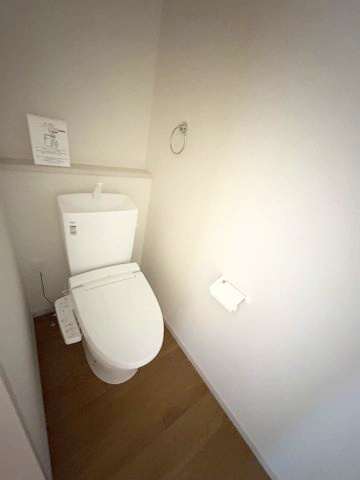 【トイレ】 | 糸島市志摩師吉8期・平屋　2号棟（全7棟）【仲介手数料無料・0円】 | 現地写真。1階のトイレです。