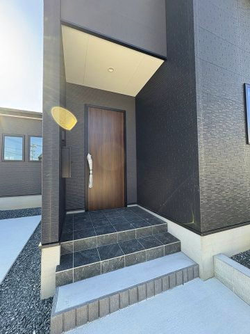 【玄関】 | 糸島市志摩師吉8期・平屋　2号棟（全7棟）【仲介手数料無料・0円】 | 現地写真。