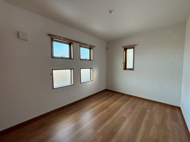 ロタス青山の洋室