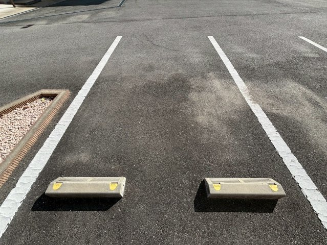 ロタス青山の駐車場