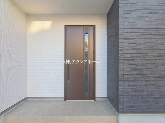 入間市豊岡2丁目・全1棟　新築一戸建　の玄関