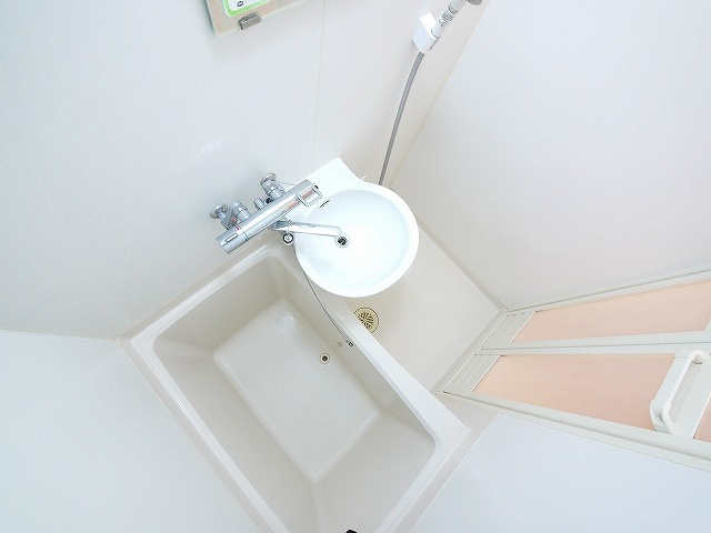 レオパレスブラッサム木津の浴室|日々の疲れを癒すお風呂付です