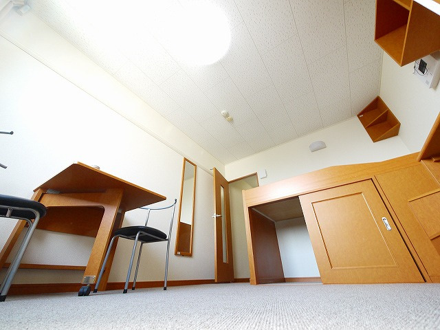 レオパレスブラッサム木津の洋室|広々とした洋室です