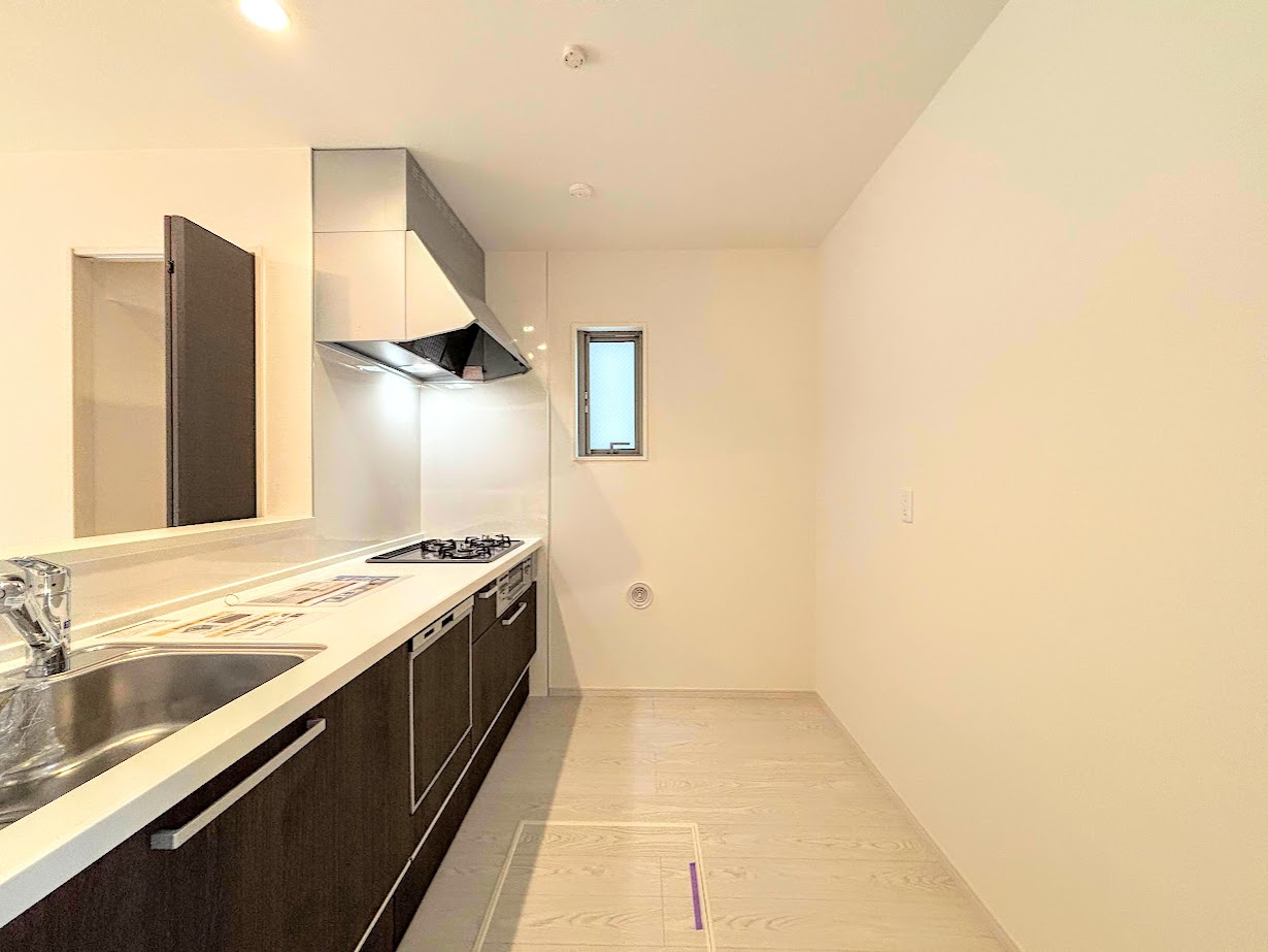 宮前区白幡台1丁目　新築戸建てのキッチン|◆デザイン性と機能性を兼ね備えたキッチンです。リビングスペースとの一体感が生まれ、広々空間を演出してくれます。
