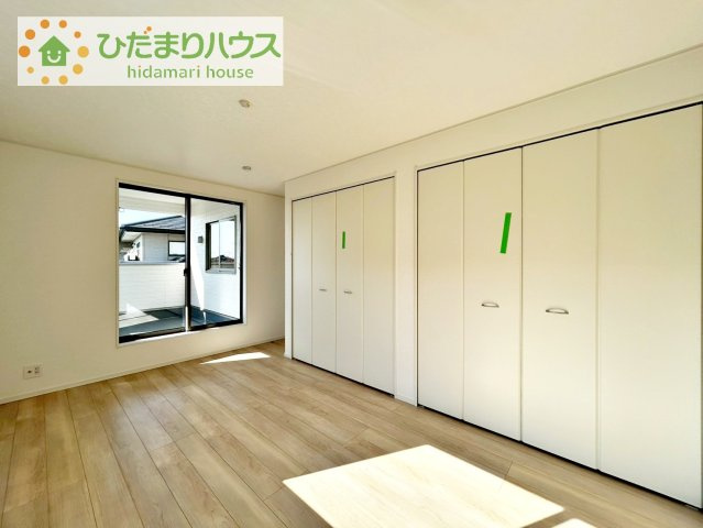 【寝室】 | つくば市大曽根第1　新築戸建　1号棟 | バルコニーに面していて、たっぷり光りの入る明るい主寝室です！