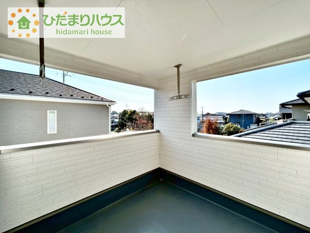 【バルコニー】 | つくば市大曽根第1　新築戸建　1号棟 | 屋根付きの広々インナーバルコニーは、共働きのご家庭の強い味方！急な雨でもお洗濯物の心配がいりませんね(^^)/