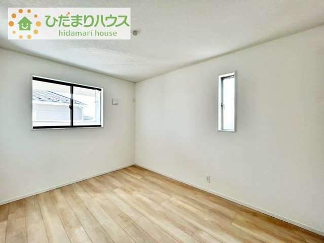 【洋室】 | つくば市大曽根第1　新築戸建　1号棟 | 窓が多く、明るい空間を演出してくれます(*^^*)