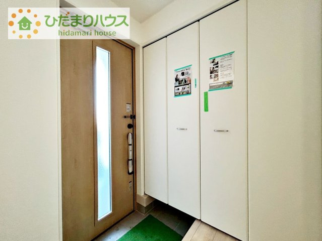 【玄関】 | つくば市大曽根第1　新築戸建　1号棟 | 玄関が広いので親子で並んで仲良く靴が履けますね(^^)/