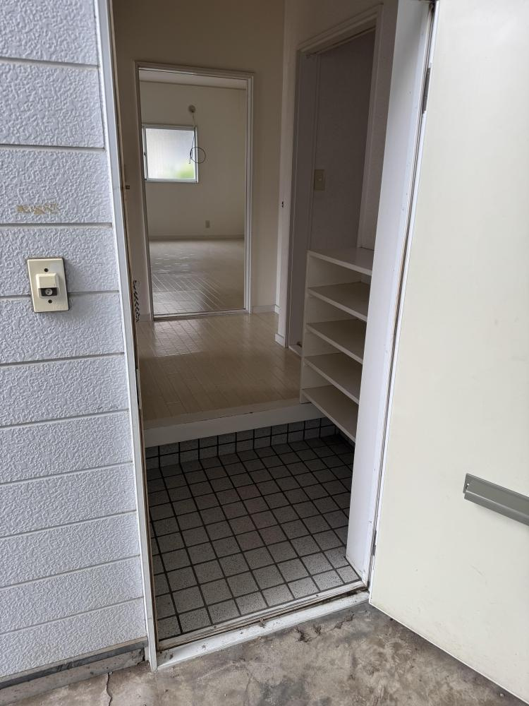 コーポ・アルビレオの玄関