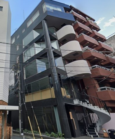 西麻布来山ビル　３Fの外観