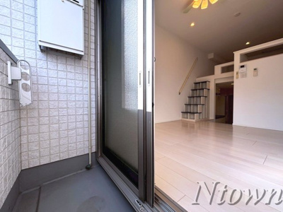 【バルコニー】 | ハーモニーテラス靖国町 | 外からの目が気にならないバルコニーで洗濯物が干せます