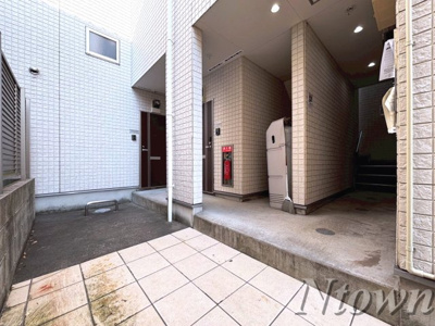 【エントランス】 | ハーモニーテラス靖国町 | 毎日通るエントランスはこのようになっています