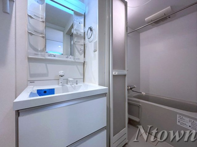 【洗面所】 | ハーモニーテラス靖国町 | 明るい洗面所です