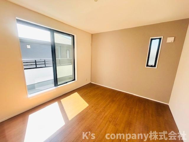 茅ヶ崎市中海岸４丁目　新築戸建　１号棟の寝室|洋室9.5帖◇主寝室におすすめです◇