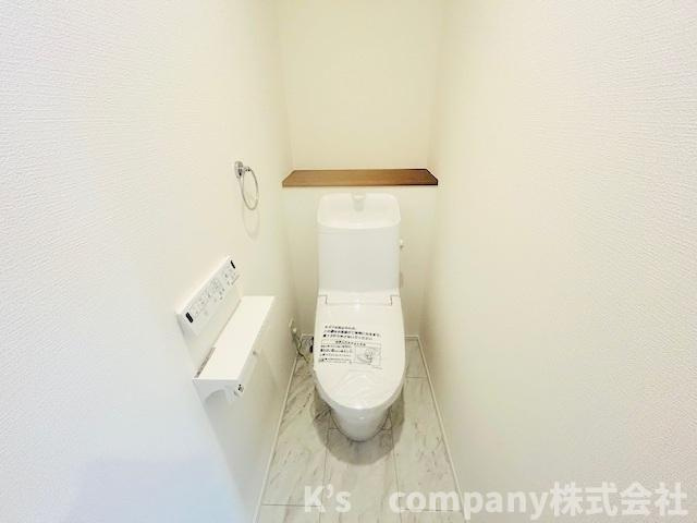 茅ヶ崎市中海岸４丁目　新築戸建　１号棟のトイレ|白を基調とした清潔感のあるトイレ◇