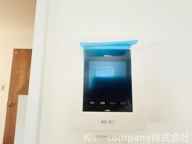 茅ヶ崎市中海岸４丁目　新築戸建　１号棟のセキュリティ|訪問者の顔が確認できるテレビモニター付きインターフォン☆
