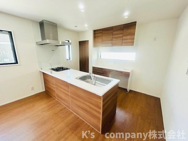 茅ヶ崎市中海岸４丁目　新築戸建　１号棟のキッチン|リビングにいるご家族を感じながらお料理ができるカウンターキッチン☆
