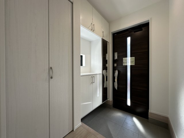 神戸市西区玉津町新方新築戸建の玄関