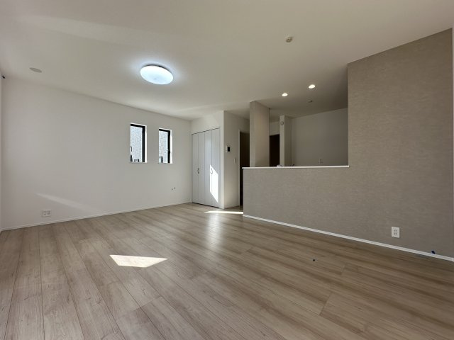 神戸市西区玉津町新方新築戸建の居間・リビング