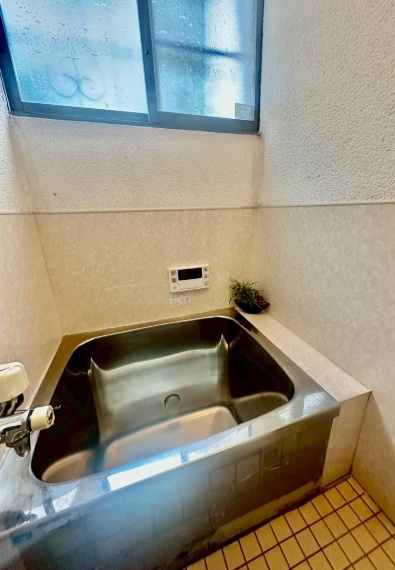 明石市東藤江2丁目の浴室|一日の疲れを癒してくれるバスルーム♪小窓から換気もでき湿気対策も可能です！