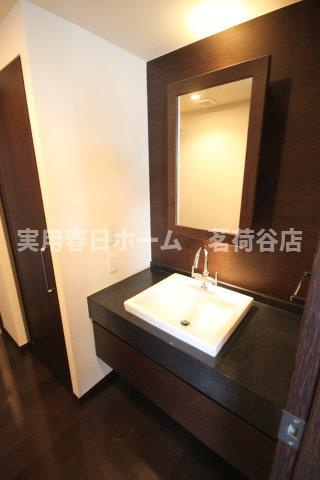 ※2022年の室内写真です。（フローリングの色が異なる可能性あり）