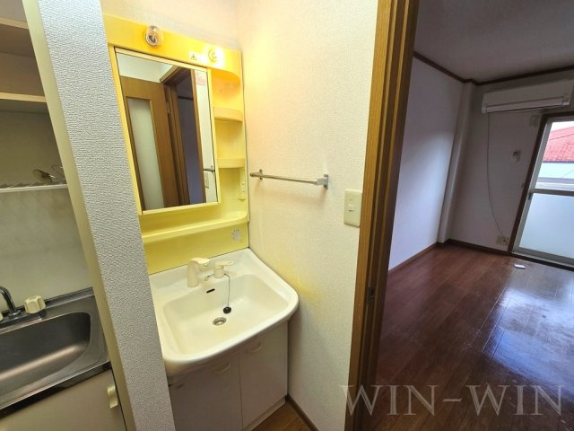 ROUTE 1 エルの独立洗面台|イメージ（同建物内別部屋の写真です）