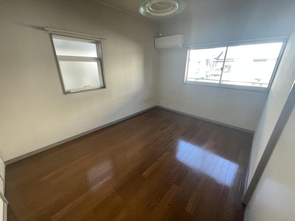 コートヴィレッジの居間・リビング