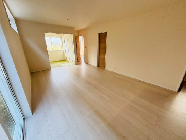 リーブルガーデン／北区鶴羽田第七／３号棟の居間・リビング