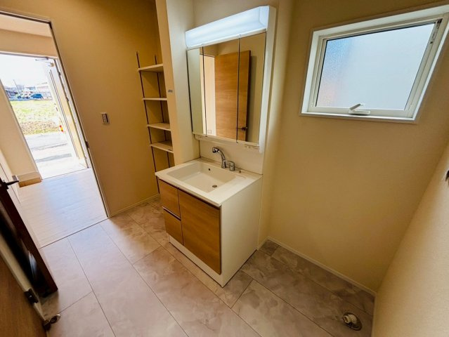 リーブルガーデン／北区鶴羽田第七／３号棟の独立洗面台