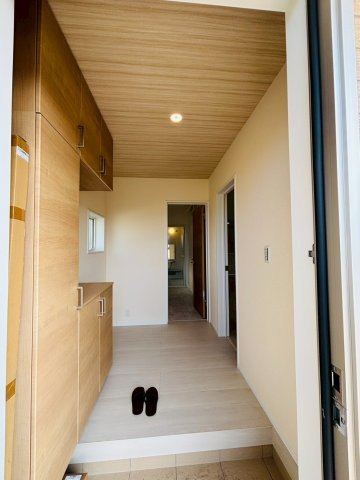 リーブルガーデン／北区鶴羽田第七／３号棟の玄関