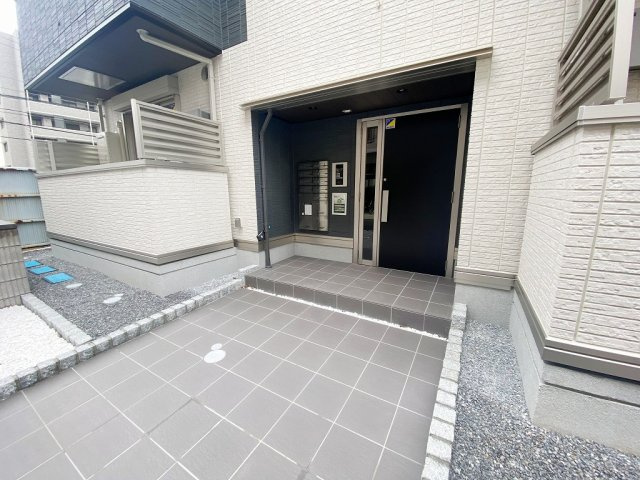 クレシア武蔵浦和のエントランス