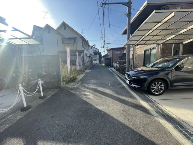 交野市星田2丁目　土地（建築条件付き）の前面道路含む現地写真
