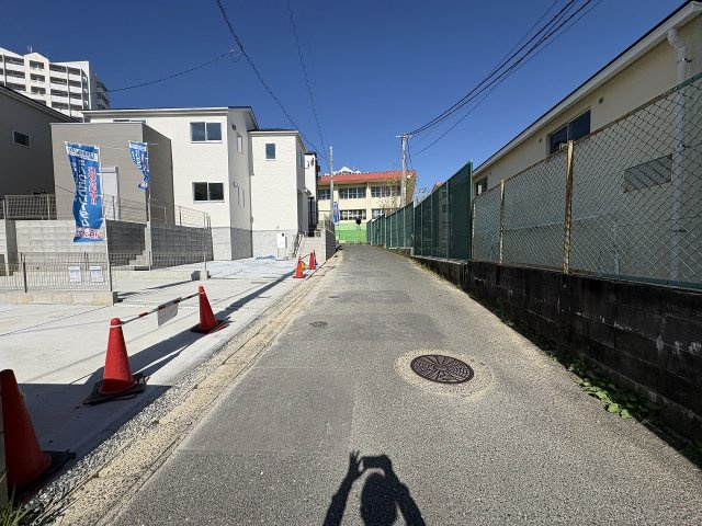 【その他】 | 福岡市西区拾六町3丁目1期　3号棟（全3棟）【仲介手数料無料・0円】 | 現地写真。前面道路です。