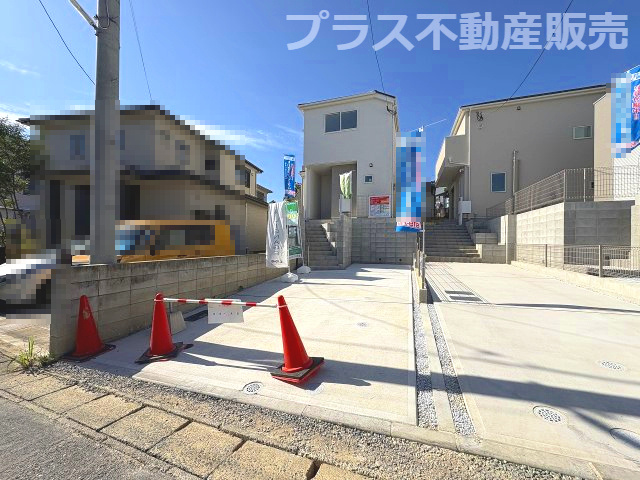 【外観】 | 福岡市西区拾六町3丁目1期　3号棟（全3棟）【仲介手数料無料・0円】 | 現地写真。プラス不動産販売なら、現場の全ての棟をまとめてご見学頂けます。