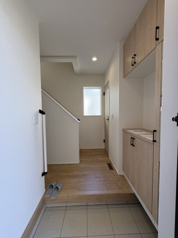 【玄関】 | 福岡市西区拾六町3丁目1期　3号棟（全3棟）【仲介手数料無料・0円】 | 現地写真。