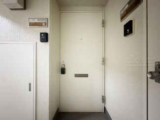 【その他共用部分】 | 皆様をお迎えする、お部屋の玄関ドア。開けやすさや開放角度、ドアノブの操作しやすさや鍵の形状などを、現地で一度ご確認ください。～即日のご見学可能～　お問合せはお気軽にどうぞ。