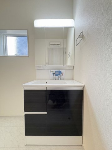 三郷市鷹野4丁目　新築戸建　全6棟　3号棟の独立洗面台|同施工会社の参考写真になります。
