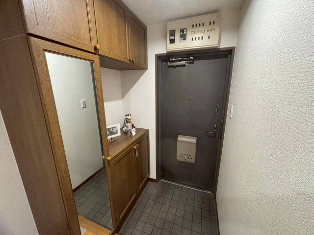 フジヤ小泉マンションの玄関|現地撮影