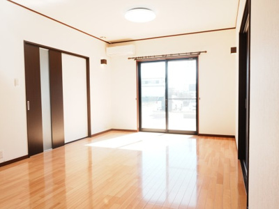 【居間・リビング】 | 三重郡川越町大字当新田 | ＬＤＫ