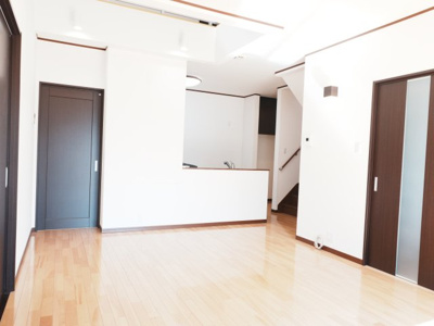 【居間・リビング】 | 三重郡川越町大字当新田 | ＬＤＫ