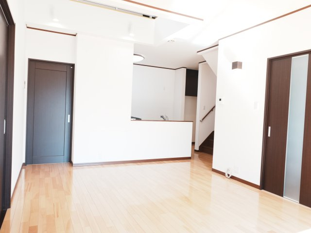 【居間・リビング】 | 三重郡川越町大字当新田 | ＬＤＫ