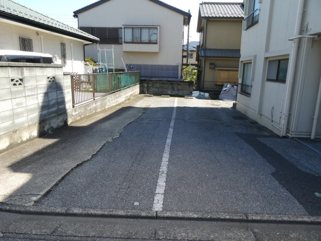 増富売アパートの駐車場