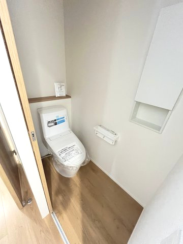 【トイレ】 | 糸島市志摩師吉8期・平屋　7号棟（全7棟）【仲介手数料無料・0円】 | 現地写真。1階のトイレです。