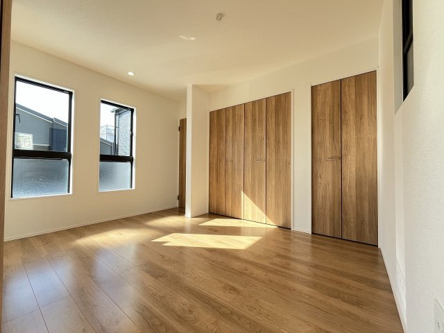 【洋室】 | 糸島市志摩師吉8期・平屋　7号棟（全7棟）【仲介手数料無料・0円】 | 現地写真。リビング横の洋室です。