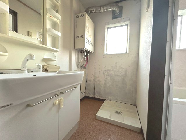 【価格改定】竹の台団地D1棟の独立洗面台|洗濯機置き場がございます。
リフォームプランのご相談可能です！お気軽にご相談ください。